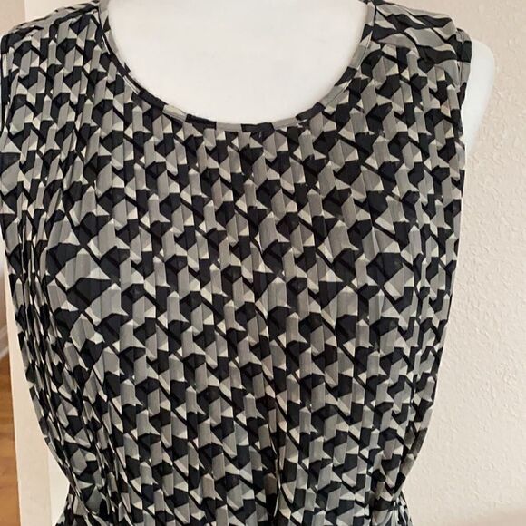 Banana Republic PLEATED TIE-WAIST TANK - Picture 4 of 10